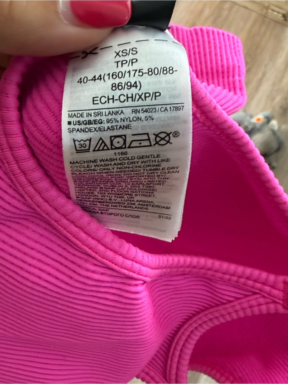 GAP Hot Pink Ribbed Cropped Tank - Picture 3 of 3